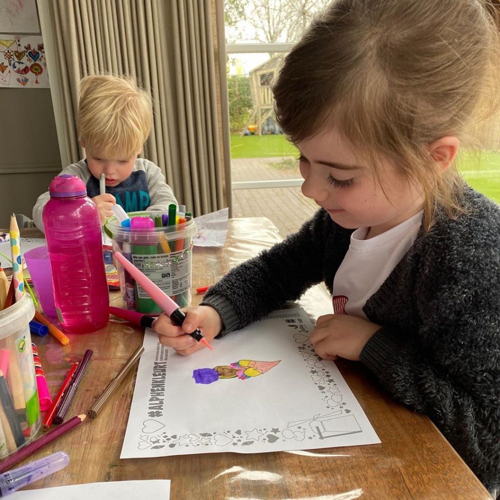 AlphenKleurt_on_hold_vrhl